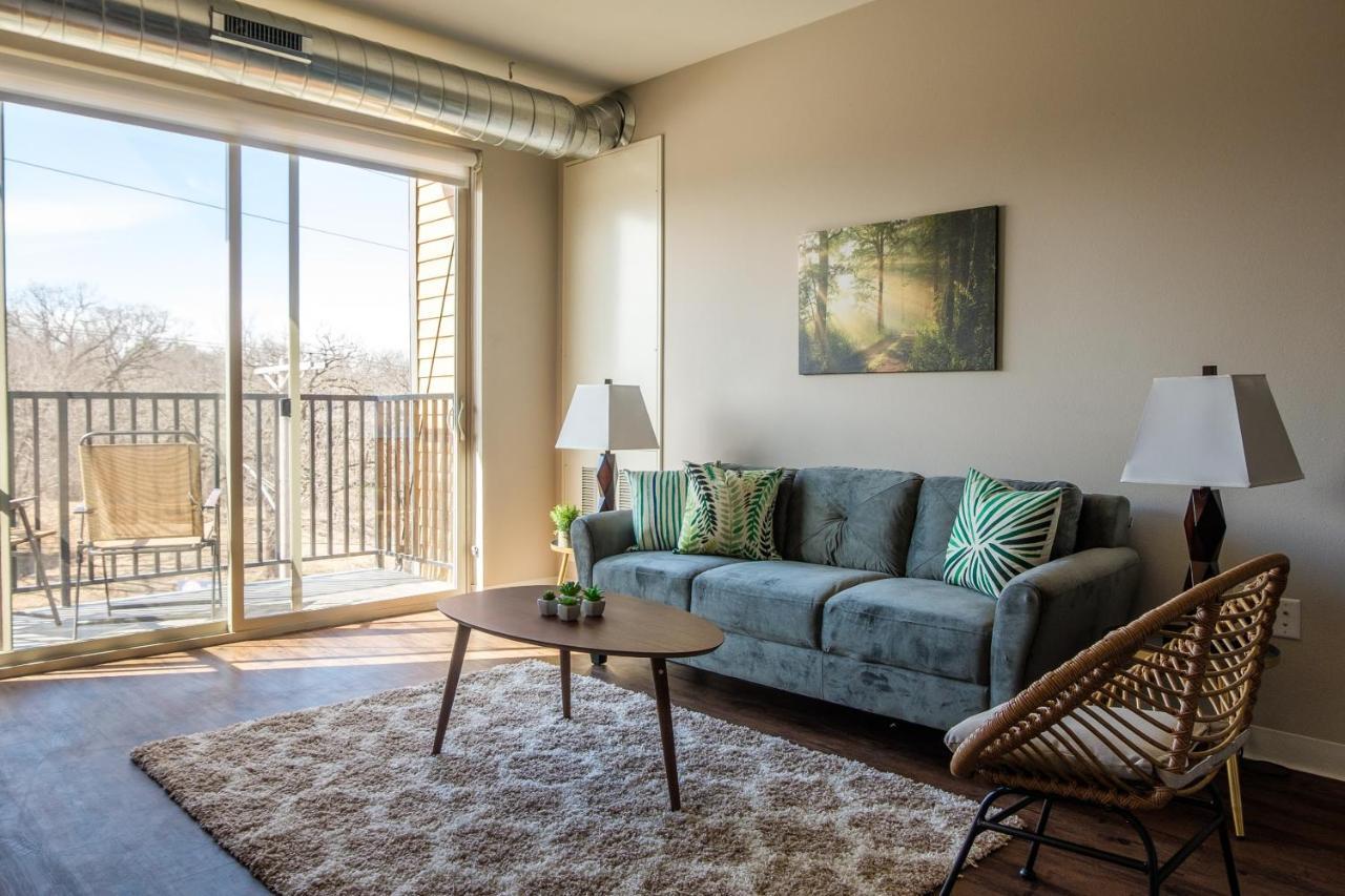 Frontdesk Core Apts Campustown 에임스 객실 사진